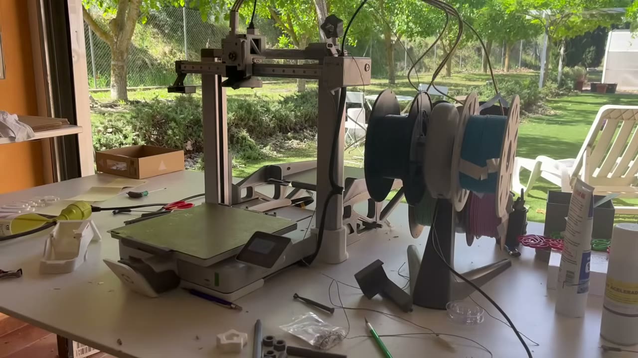 Bambu Lab A1 con el sistema de cambio de placas montado y funcionando