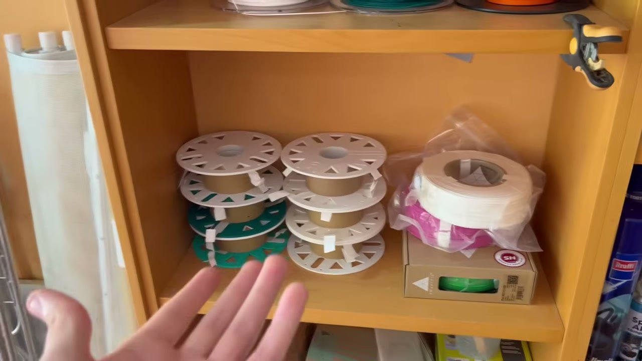 Bobinas de filamento listas para usar en distintos ajustes de impresión