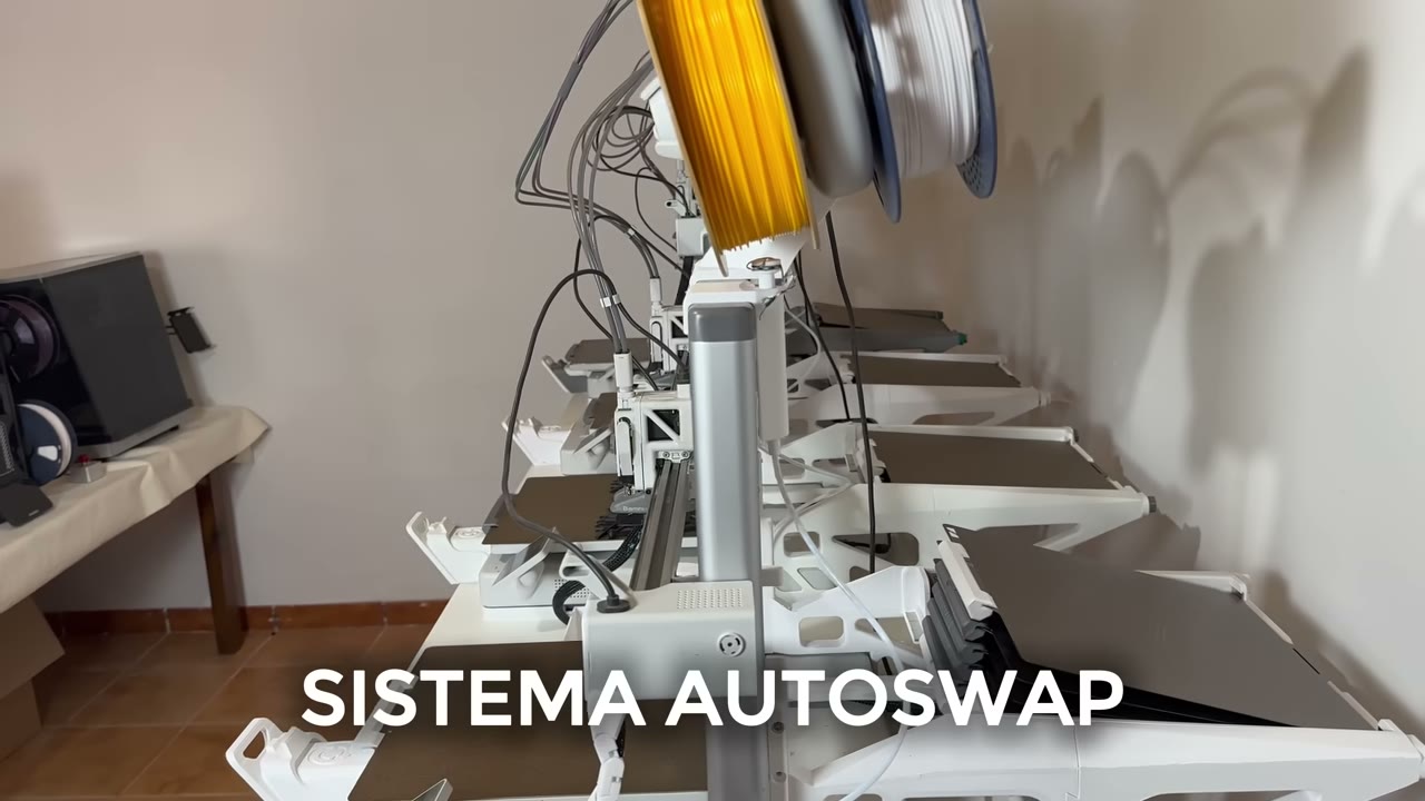 Zona de producción de una granja de impresión 3D con varias Bambu Lab A1 con AMS Lite numeradas