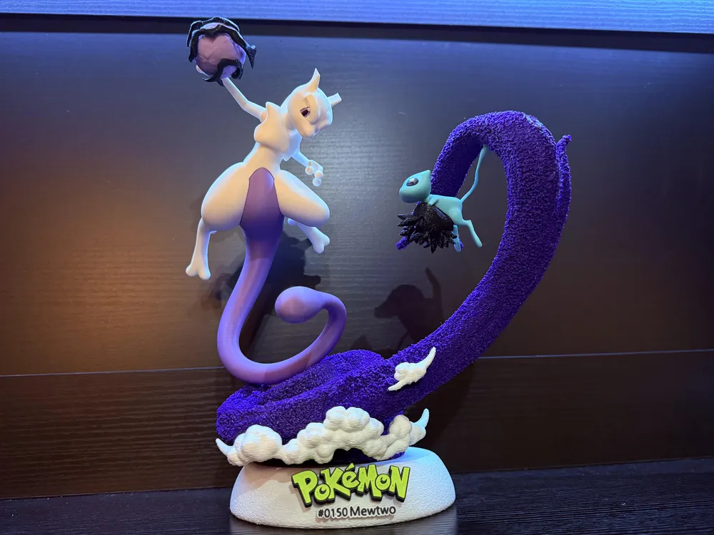 Figura de Mewtwo y Mew impresa en 3D con texturas personalizadas